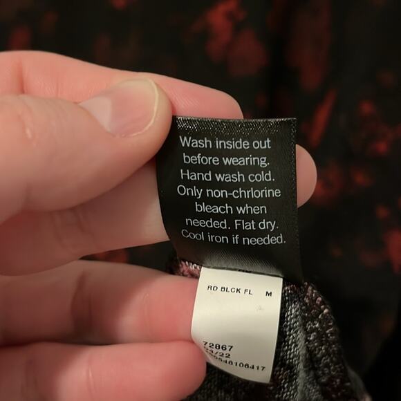 ⚡️ 3 for $30 ⚡️ Simply Vera Vera Wang Floral Sweater - Picture 8 of 8